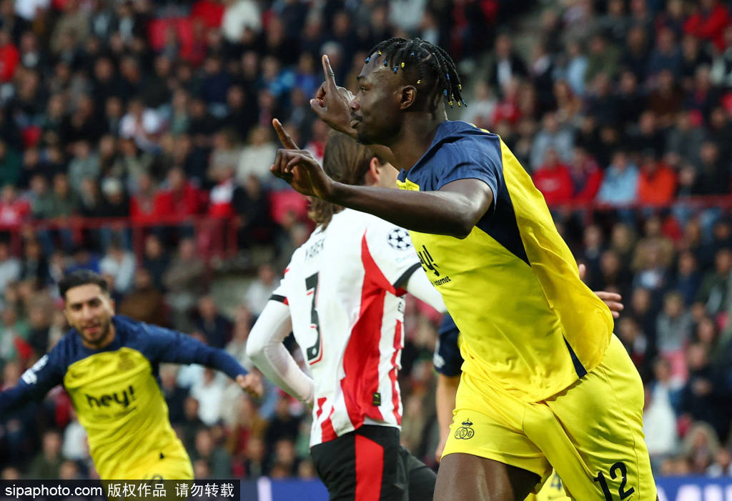 马步芳和西路红军女战士-开云登录